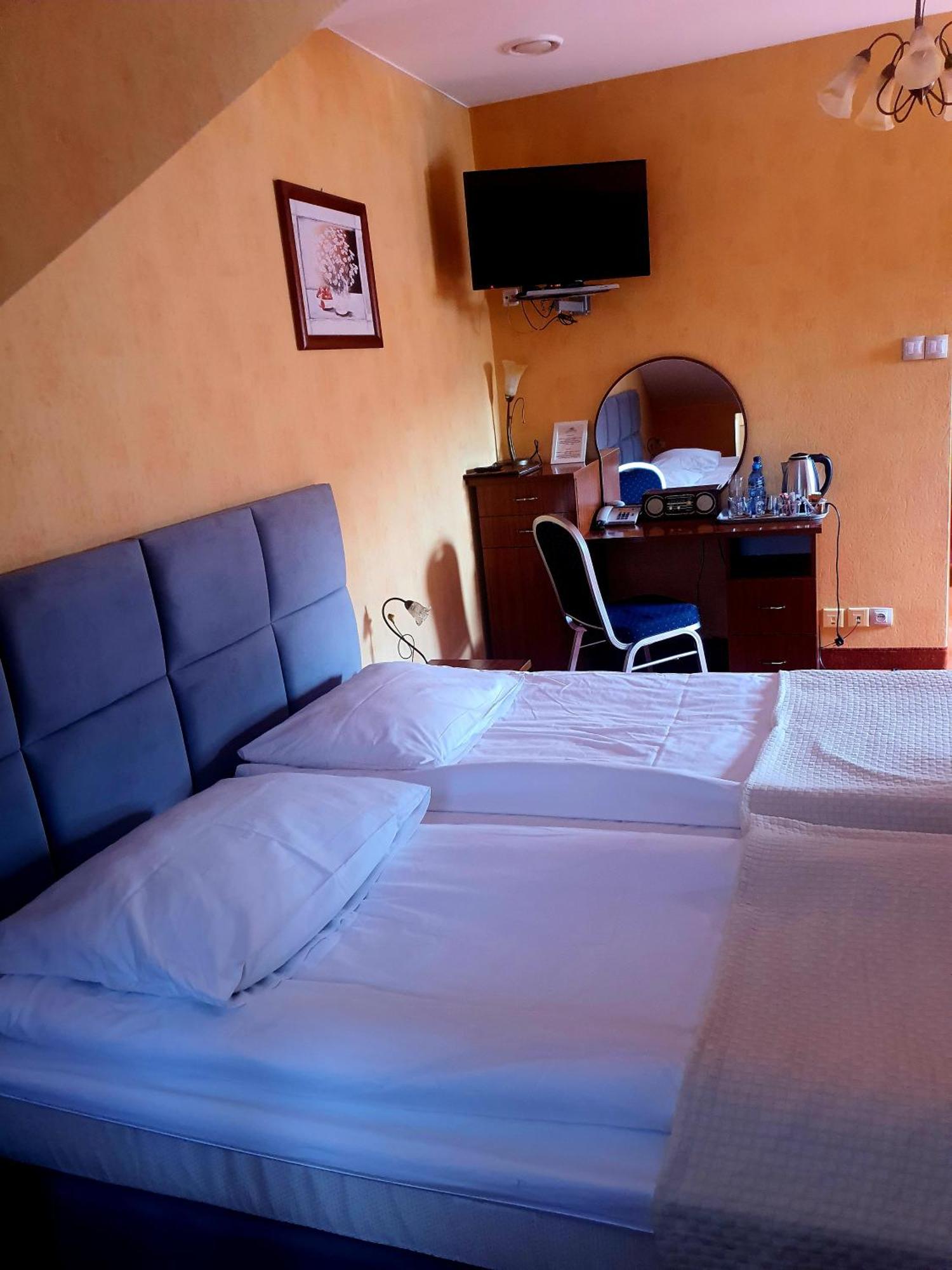 U Pietrzakow Hotel Зелонка Екстериор снимка