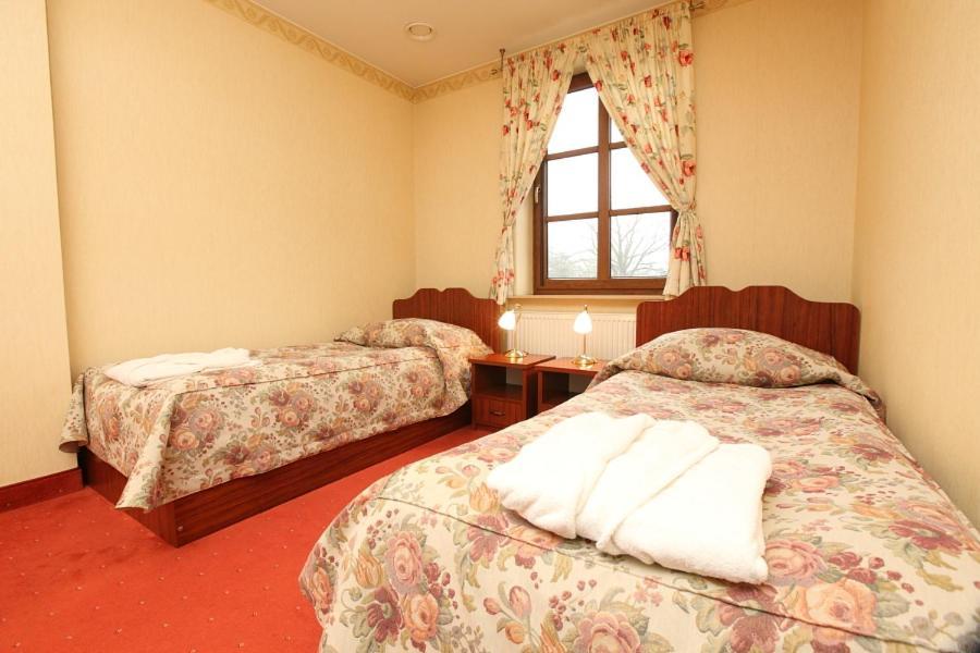 U Pietrzakow Hotel Зелонка Екстериор снимка